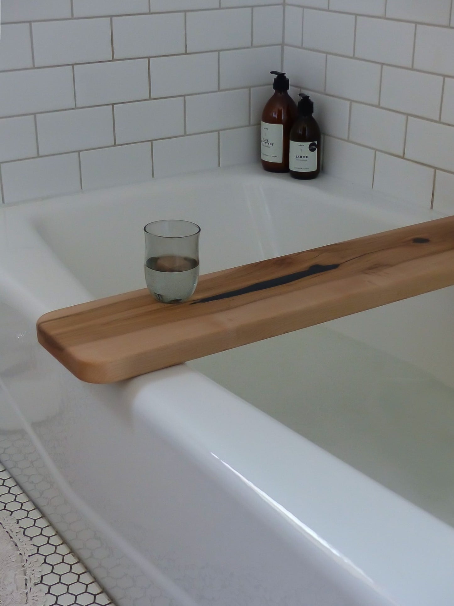 Planche pour le bain en érable et époxy