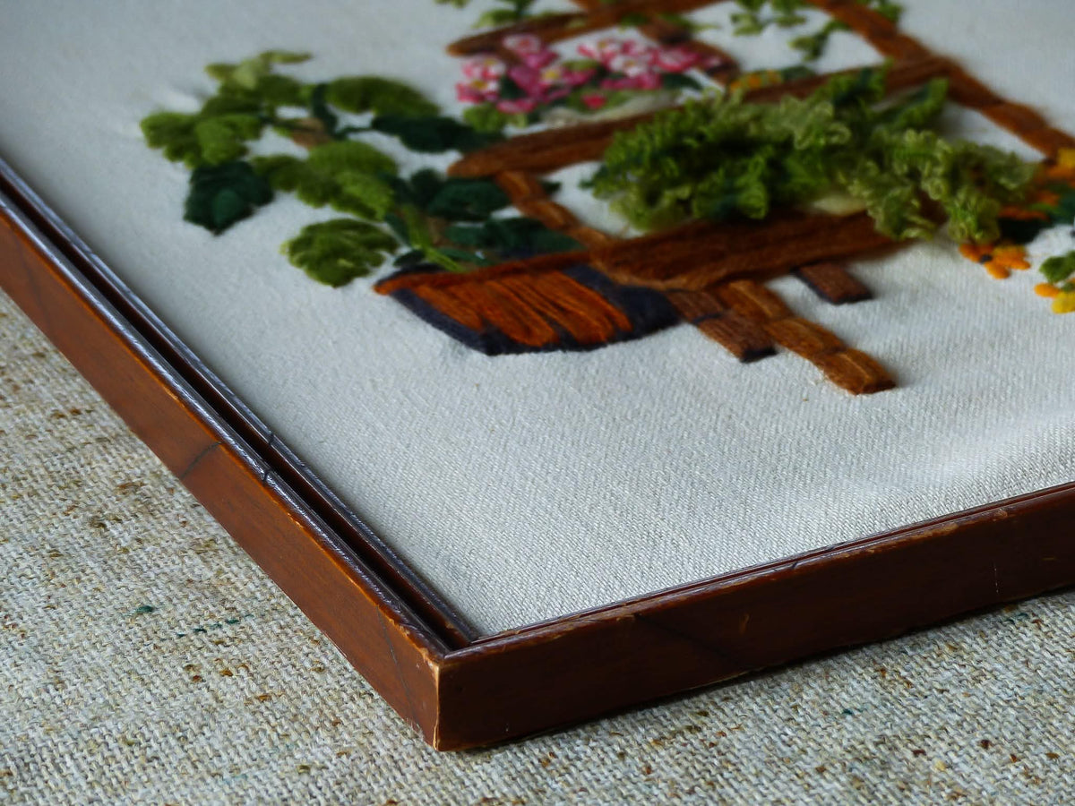 Cadre vintage avec broderie de plantes-vertes