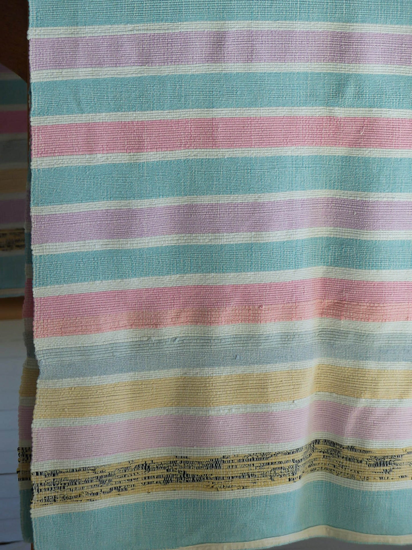 Catalogne aux tons pastel - Lit simple