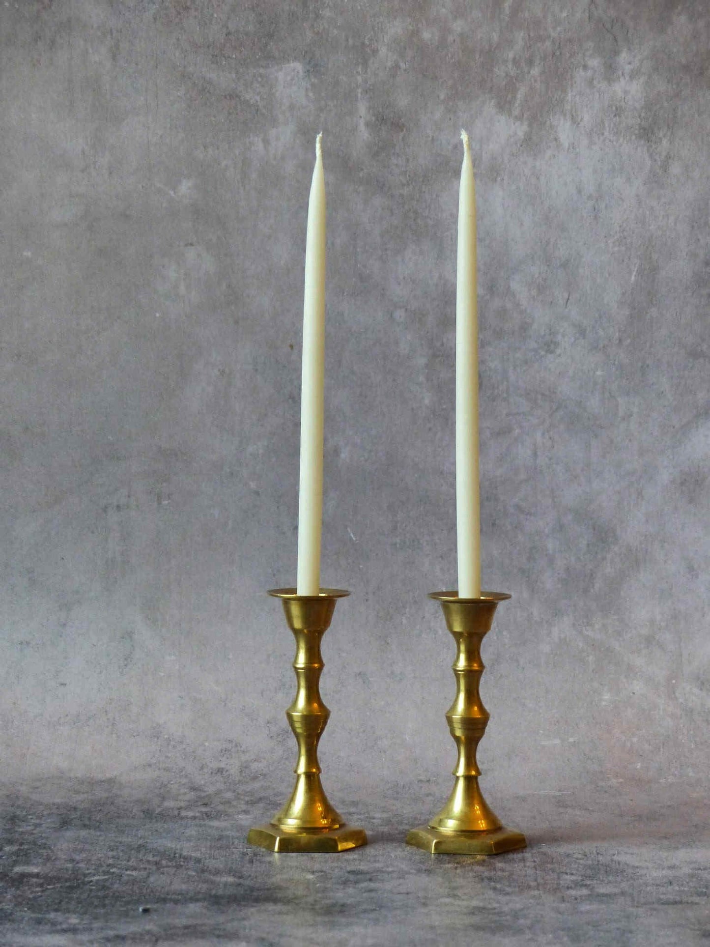 Paire de bougeoirs en laiton - Bougies incluses