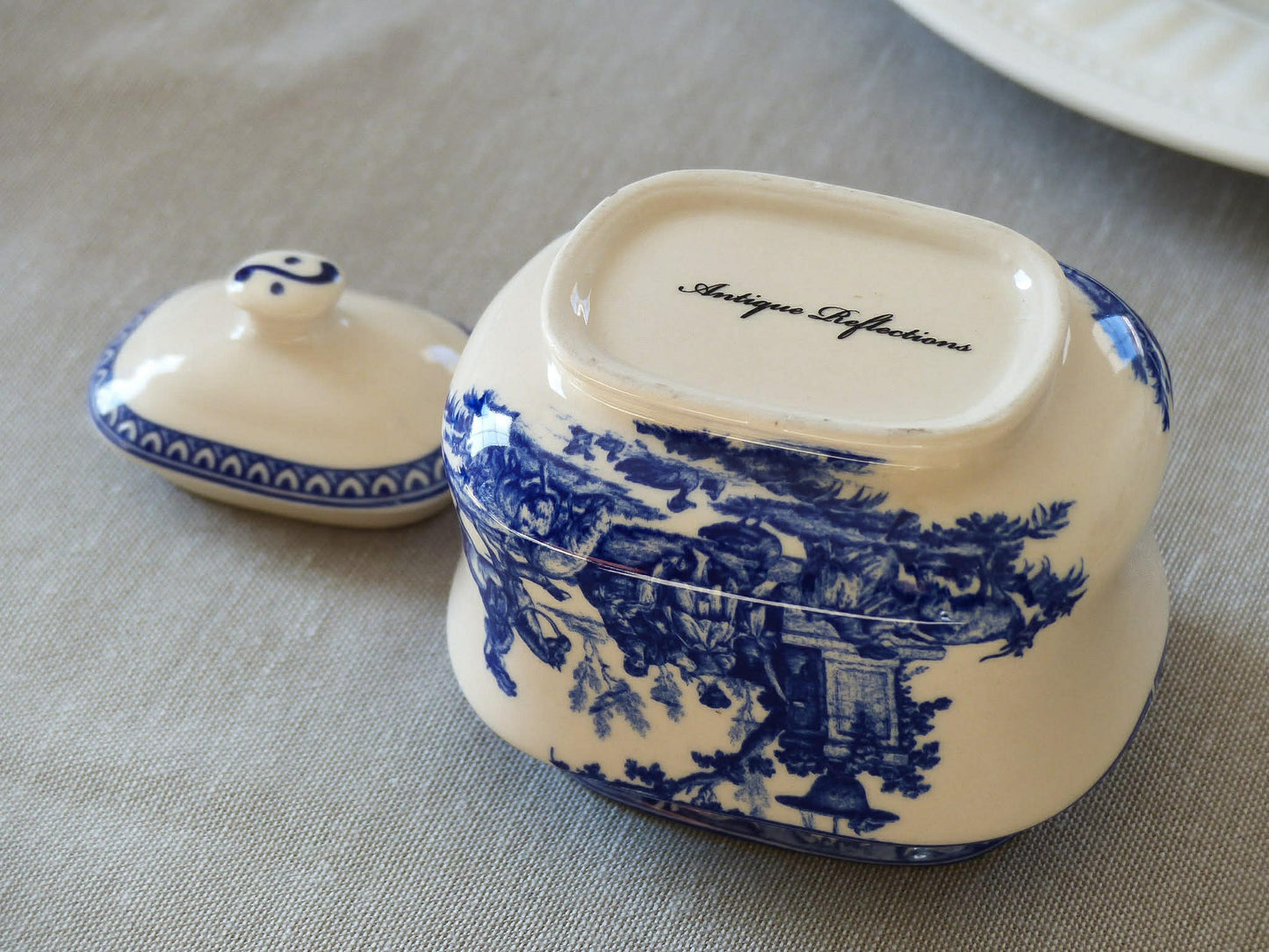 Petit coffret décoratif en céramique d’inspiration Old England - P