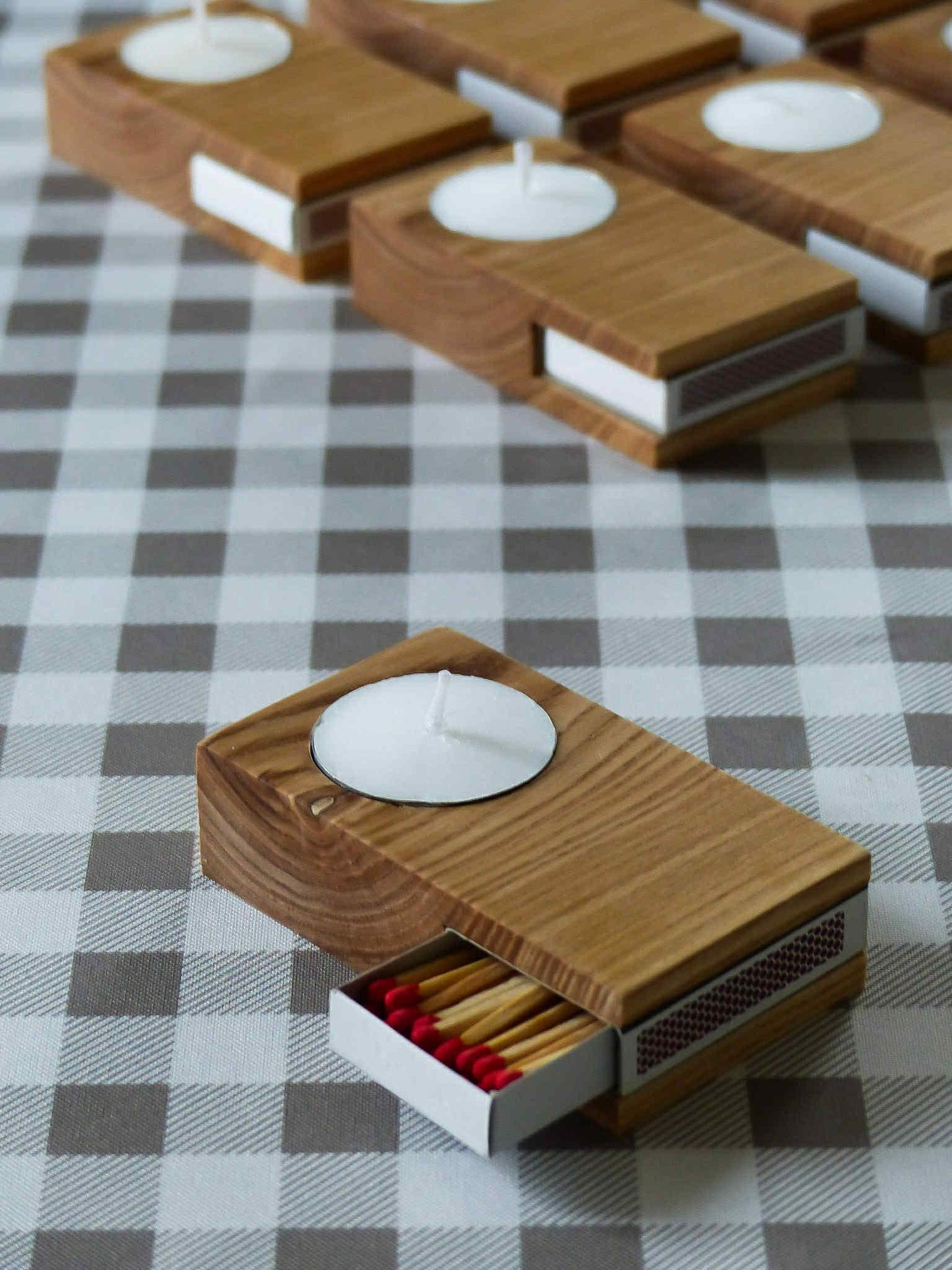 Porte bougie en frêne avec allumettes intégrées