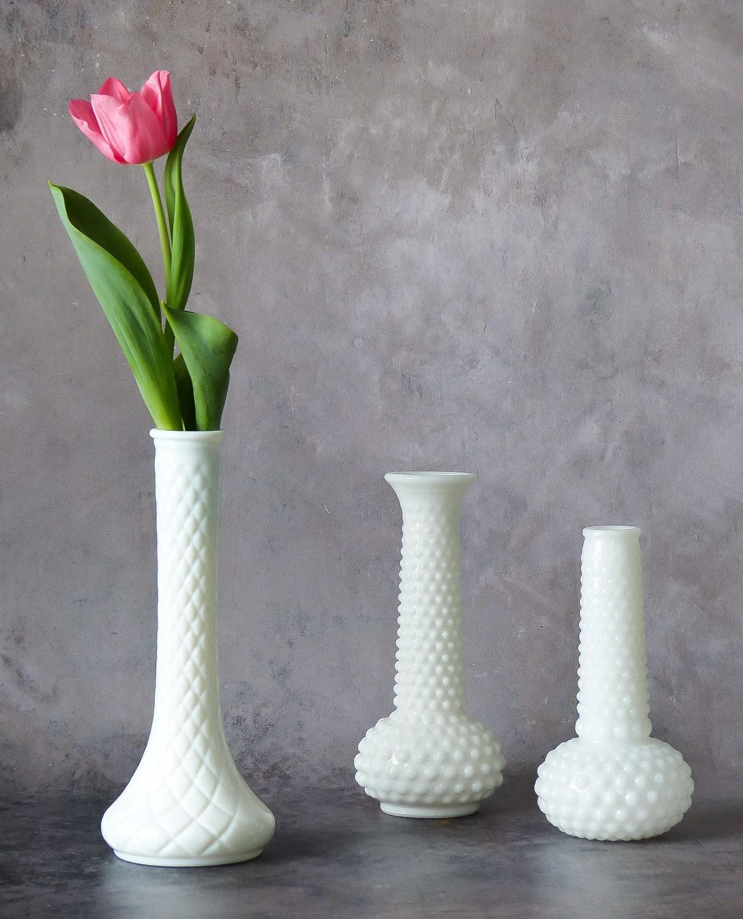 Le vase en verre de lait aux motifs DIAMOND, de Hoosier Glass