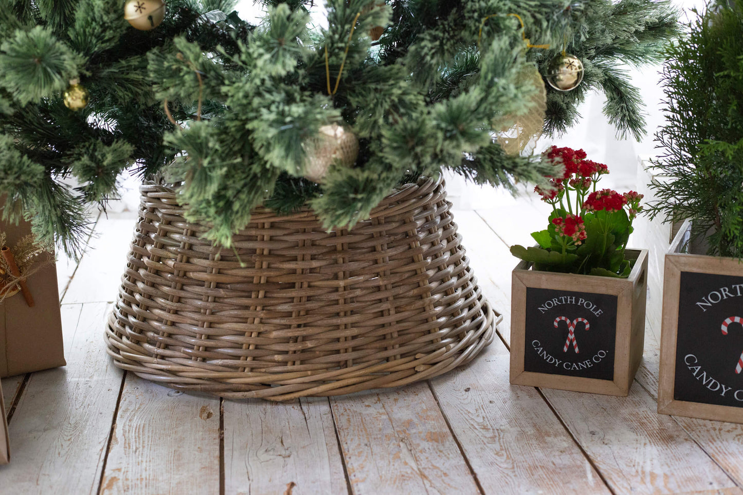 Cache-pied de sapin en osier tressé