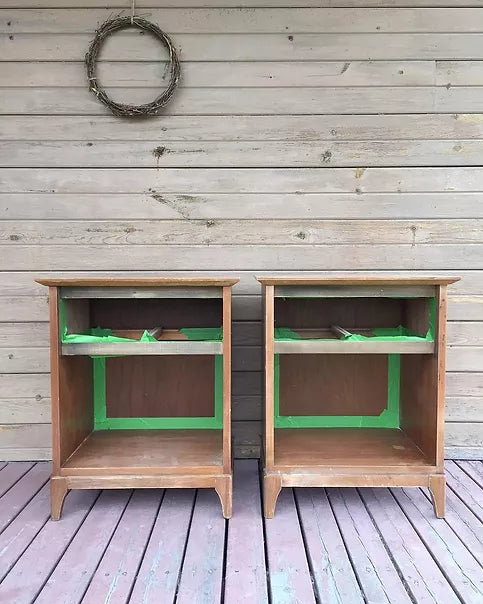 Le duo de tables de chevet MID-CENTURY