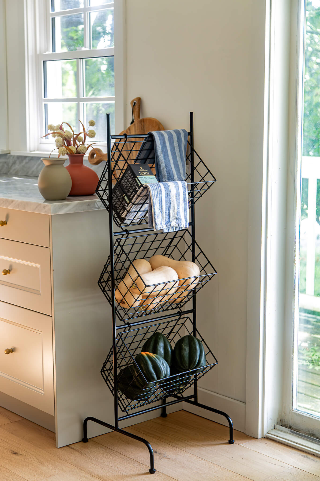 Étagère de rangement en métal noir