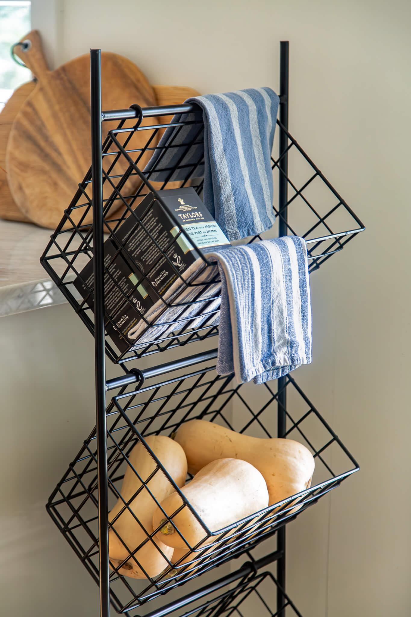 Étagère de rangement en métal noir