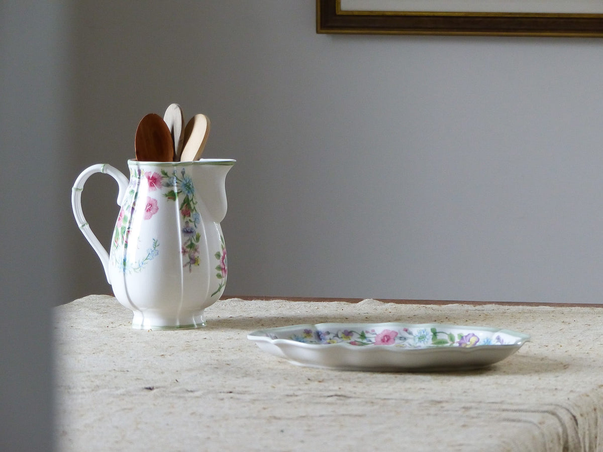 Pichet et plateau fleuris vintage