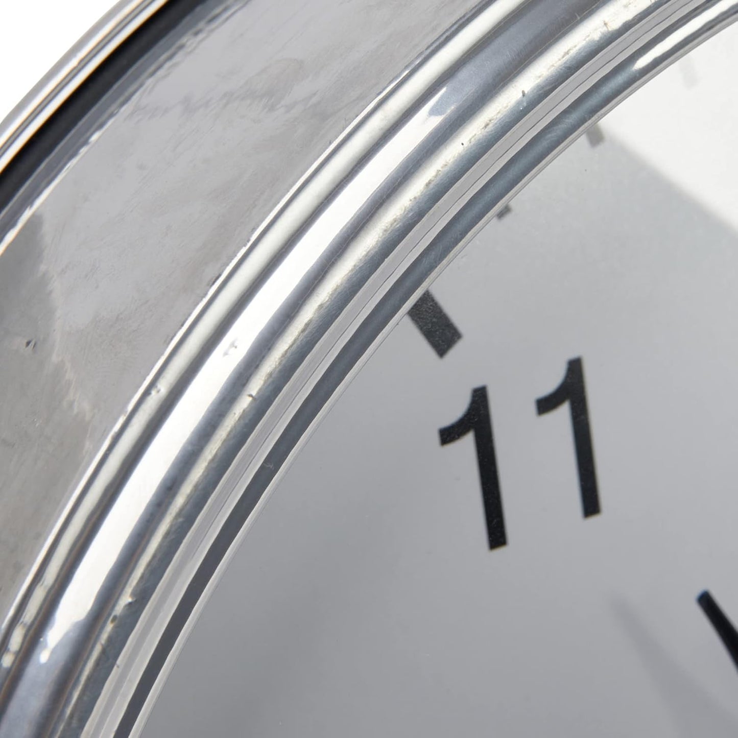 Horloge murale en métal