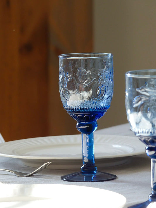Ensemble (6) de coupes en verre bleuté, texturée