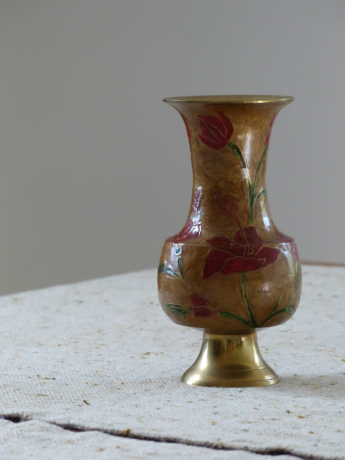 Vase en laiton, peint à la main