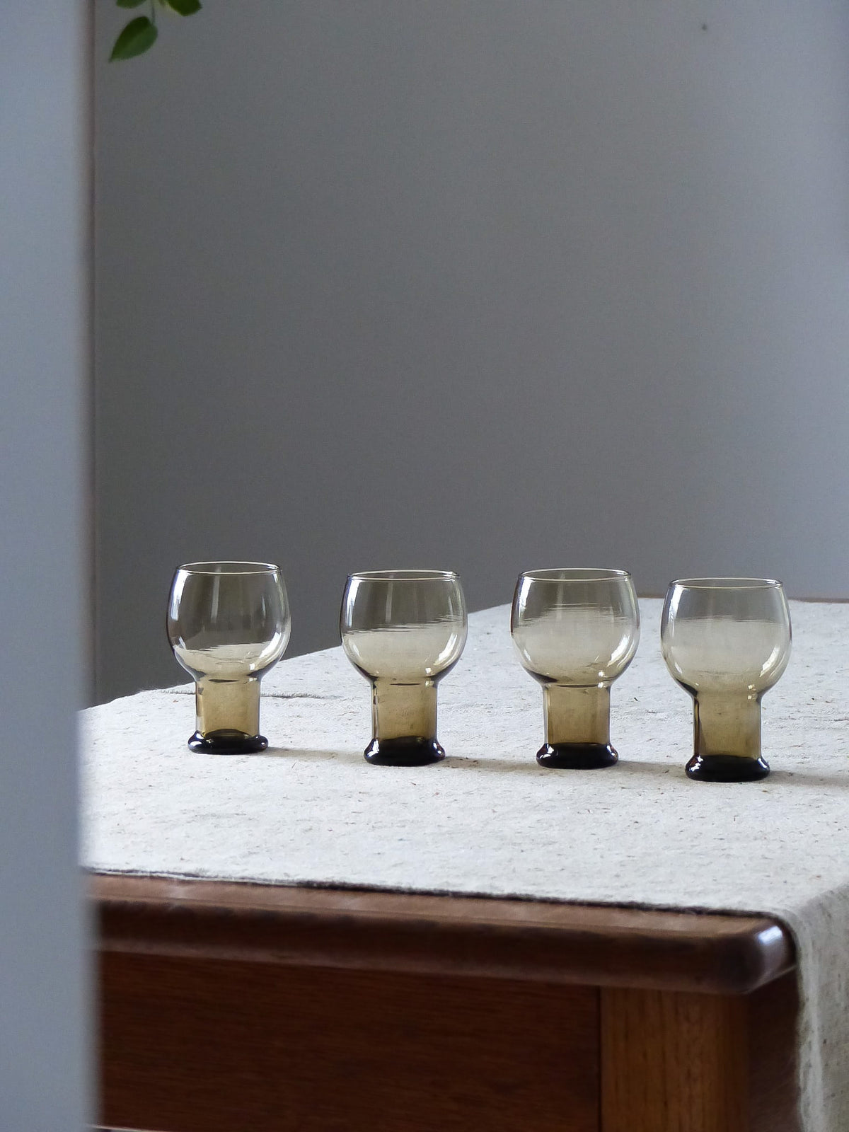 Ensemble de 4 verres ballon en verre, smoky brown