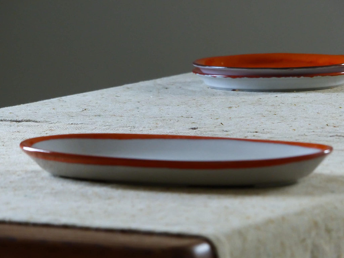 Assiette de service au contour orangé, Céramique de Beauce