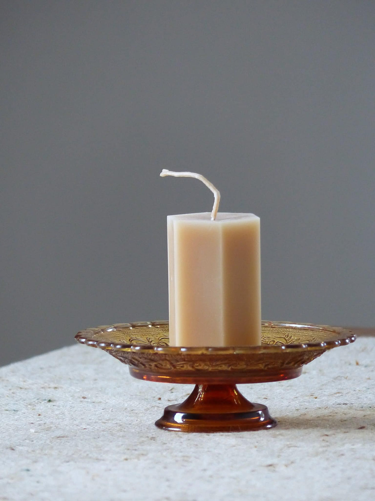 Bougeoir vintage en verre ambré avec sa bougie MIEL PICARD