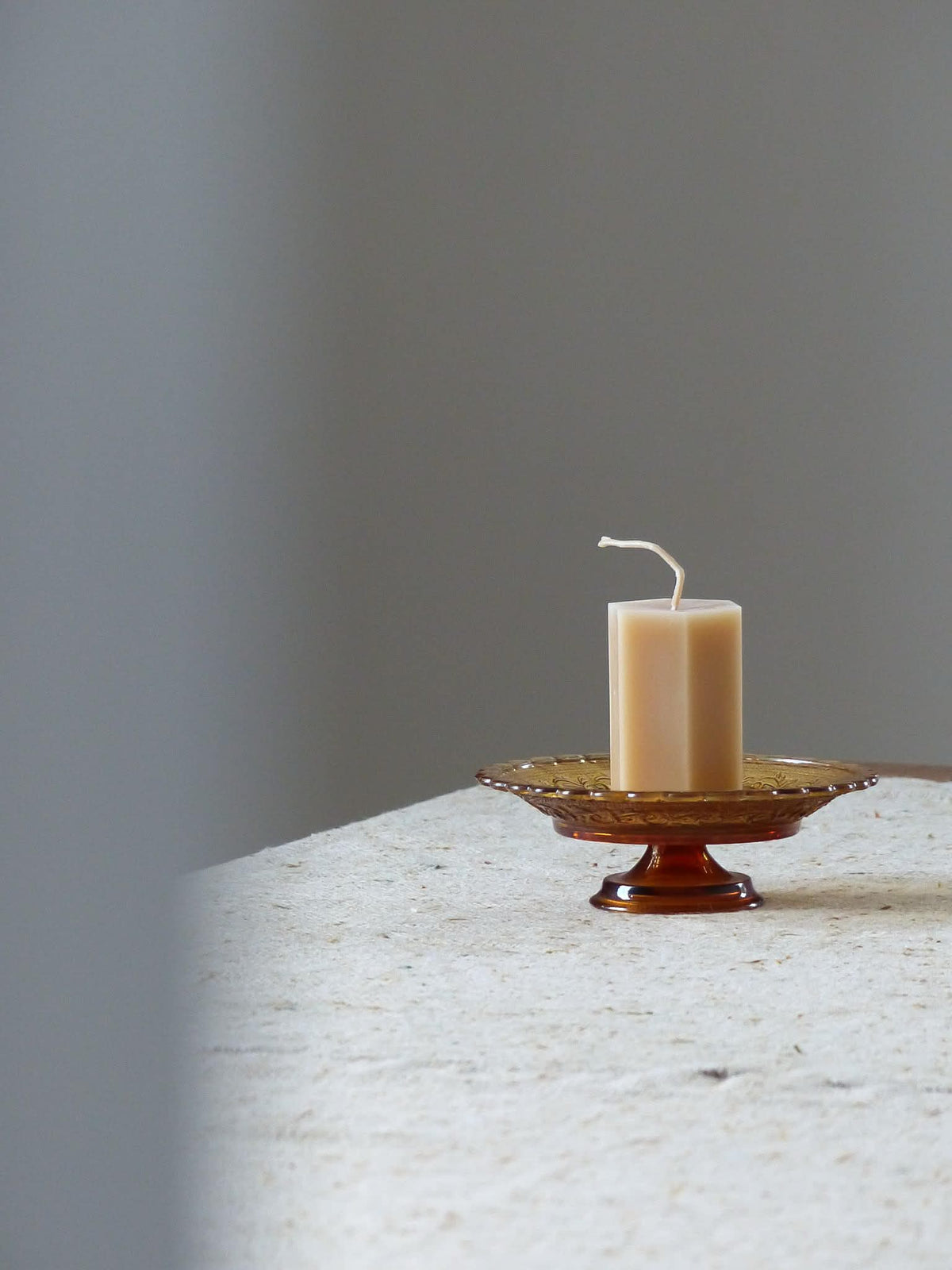 Bougeoir vintage en verre ambré avec sa bougie MIEL PICARD