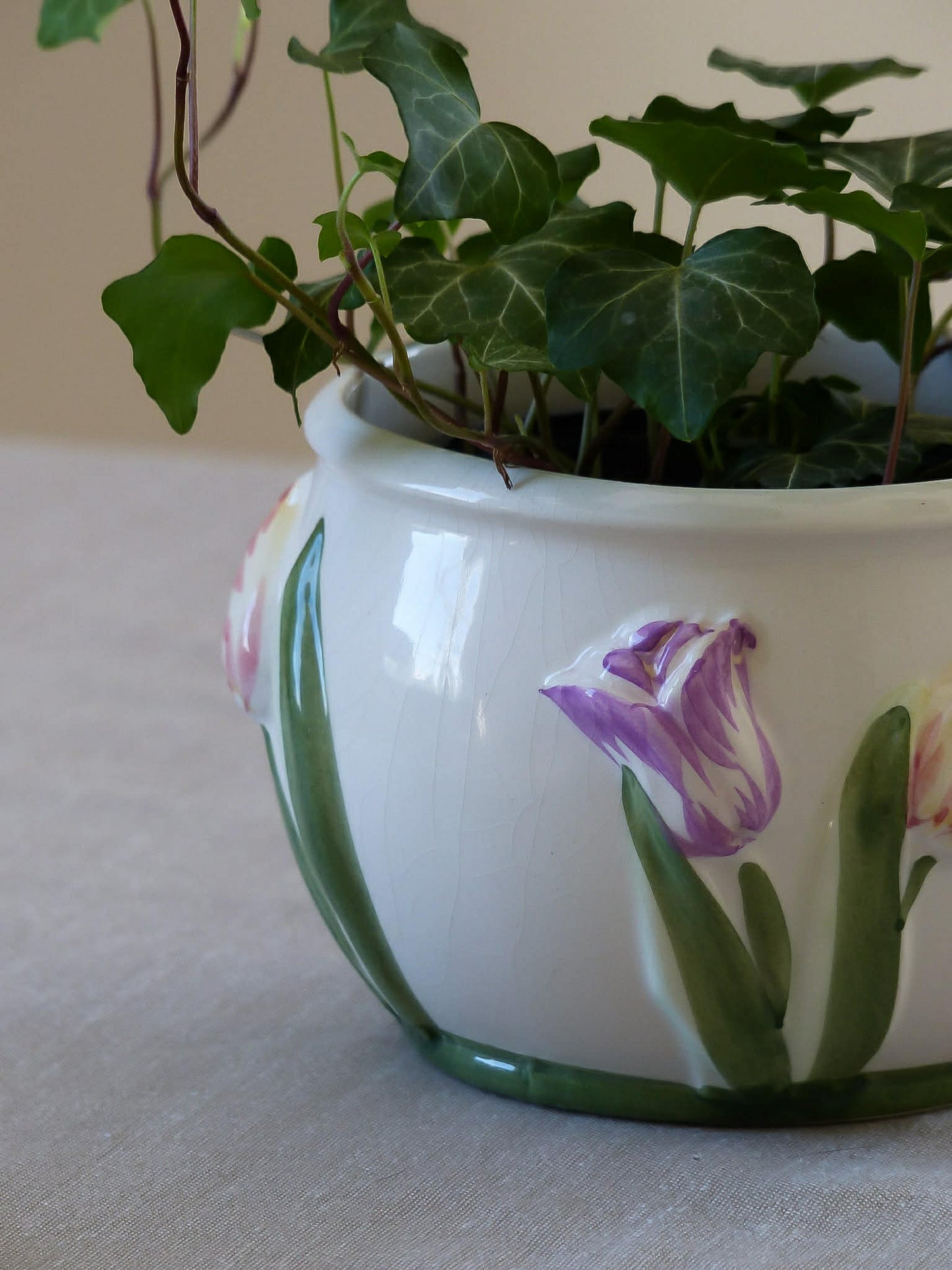 Cache pot en céramique peint à la main, motifs tulipes