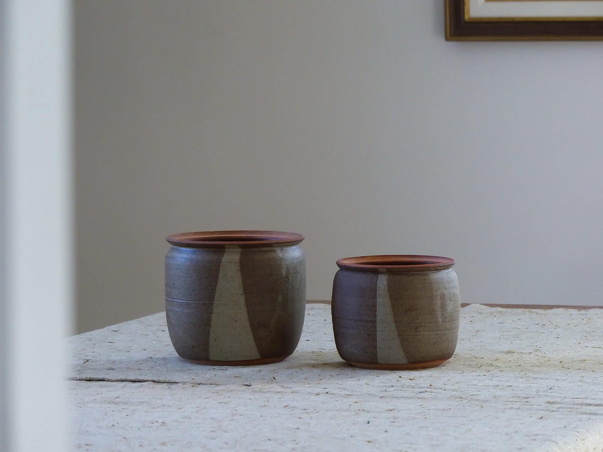 Duo de cache-pots en grés moucheté