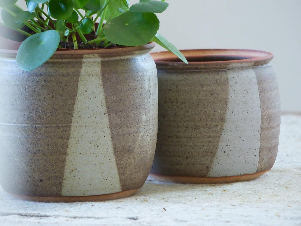 Duo de cache-pots en grés moucheté