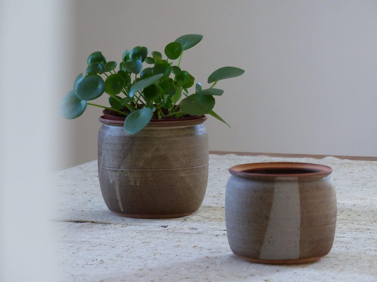 Duo de cache-pots en grés moucheté