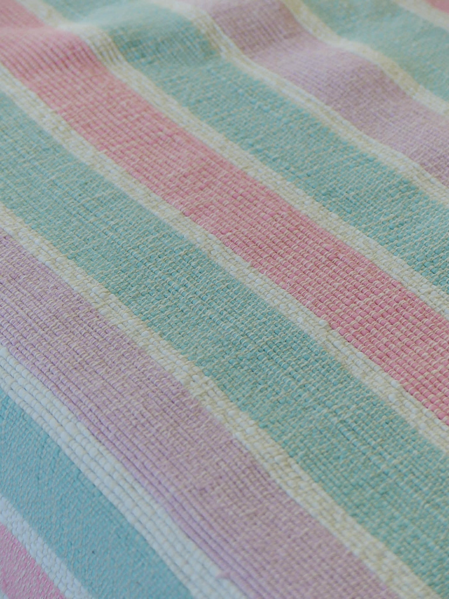 Catalogne aux tons pastel - Lit simple