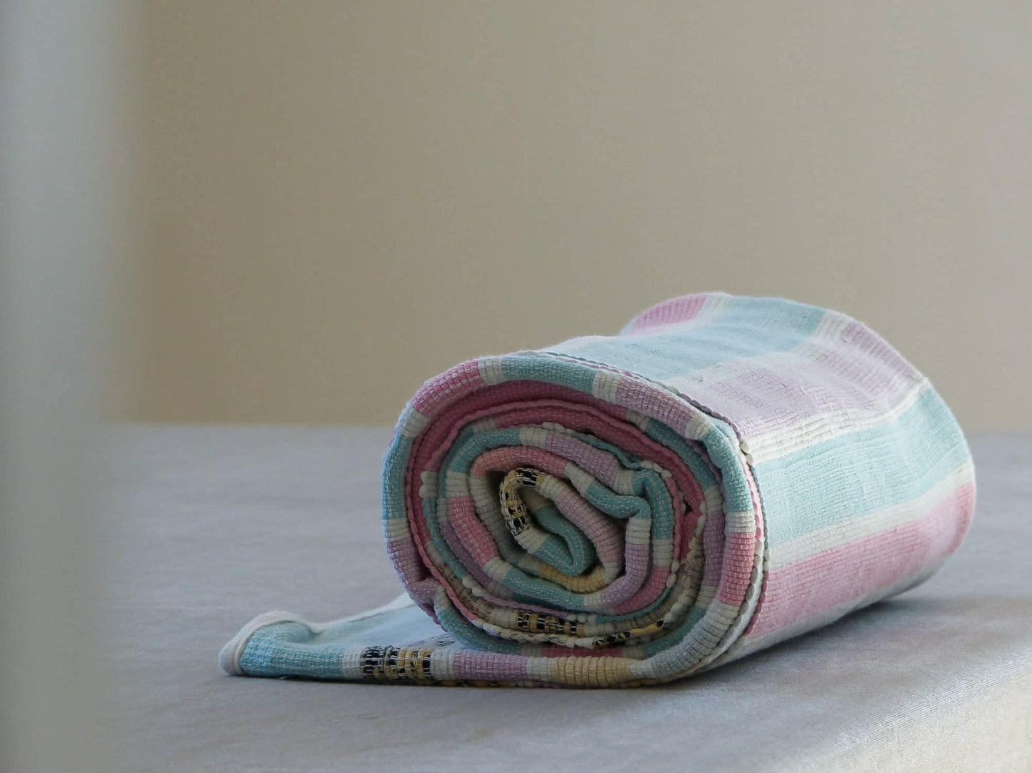 Catalogne aux tons pastel - Lit simple