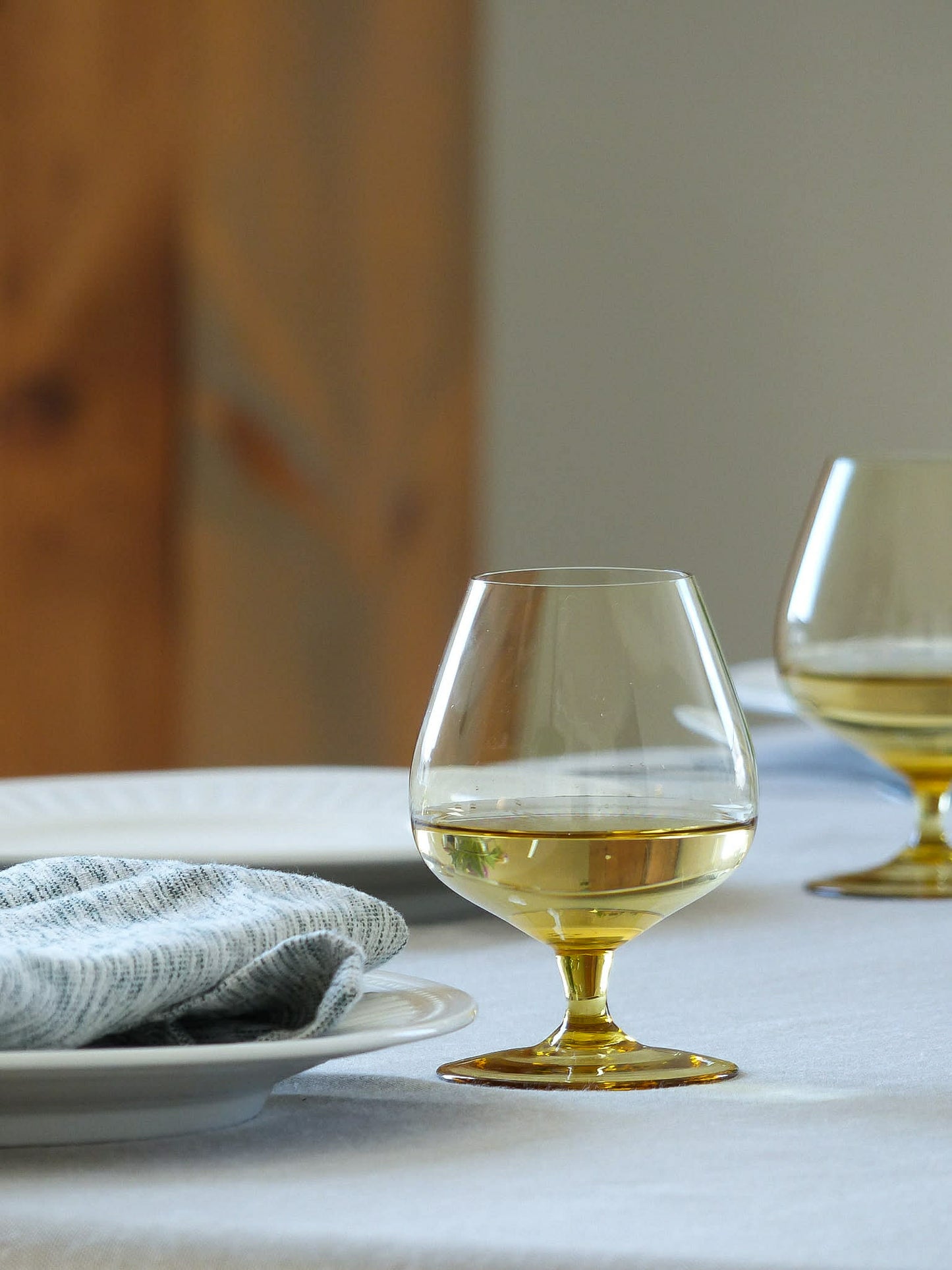 Ensemble (4) de verres à Cognac, ambré