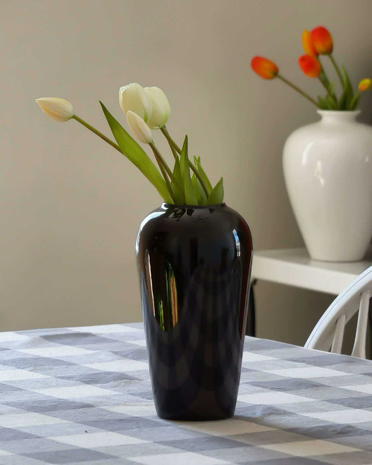 Le grand vase noir