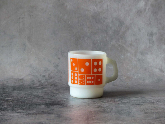 Tasse vintage empilable, motif DOMINO, FIRE KING