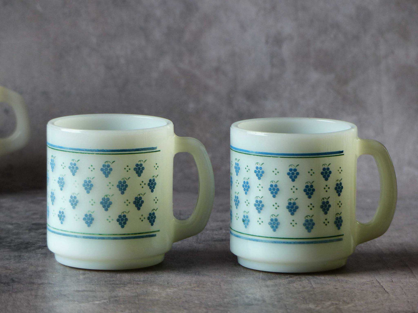 Duo de tasses vintage empilables, motif BLUE GRAPE, TERMOCRISA