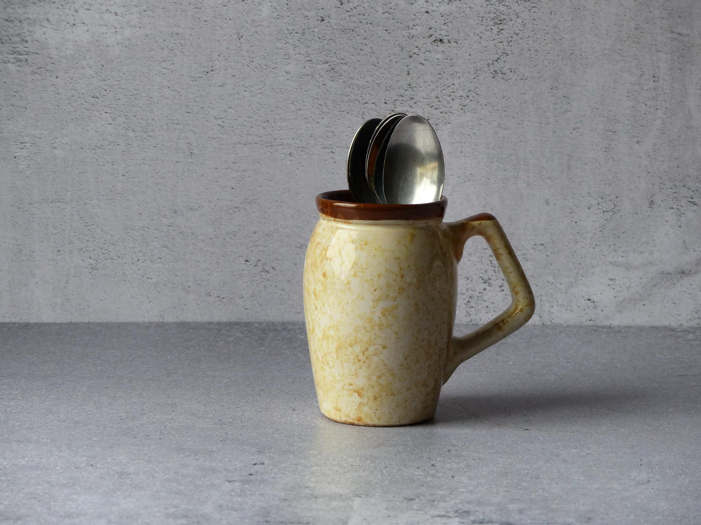 La tasse en grès moucheté, Céramique de Beauce