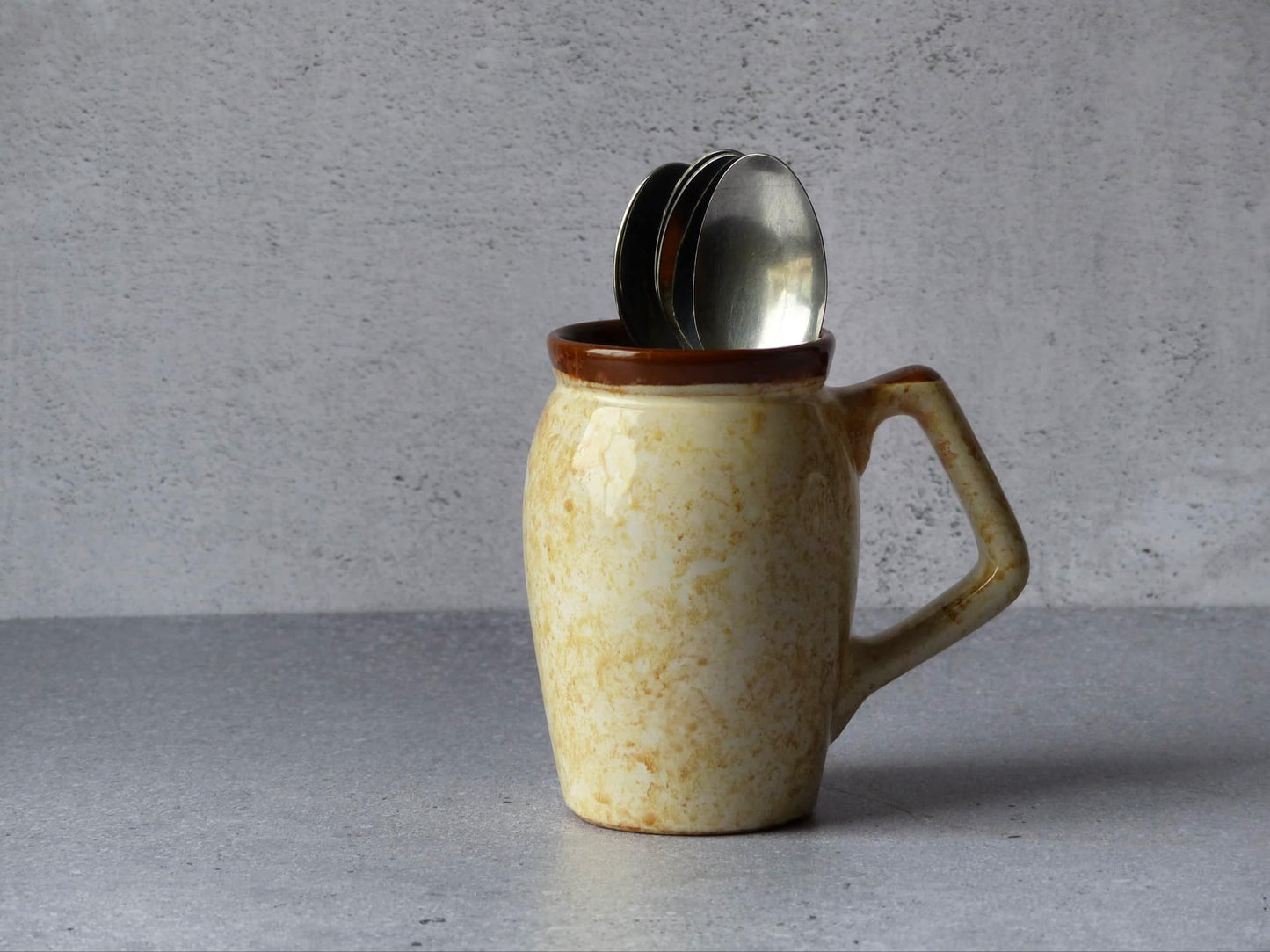 La tasse en grès moucheté, Céramique de Beauce