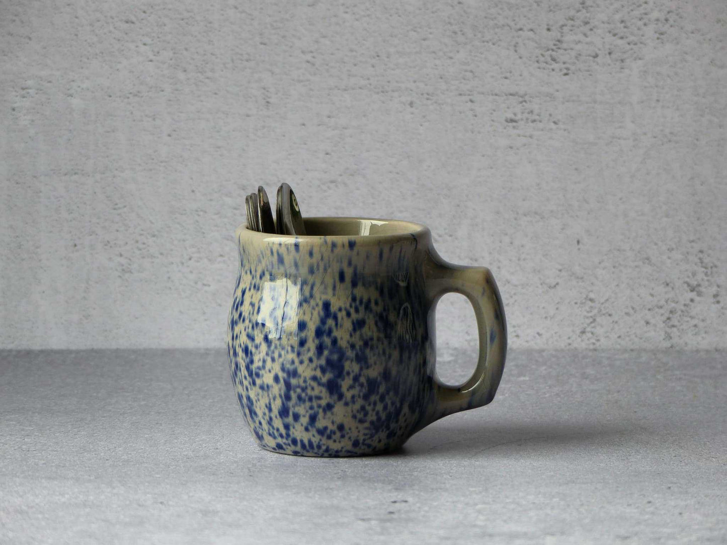 La tasse en grès moucheté, Céramique de Beauce