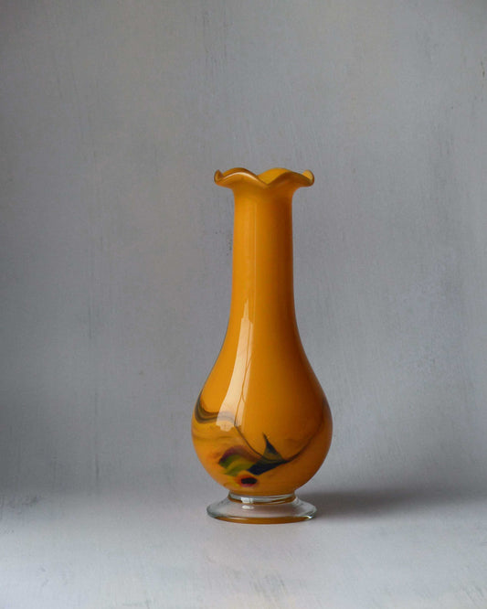 Vase en verre soufflé, orangé