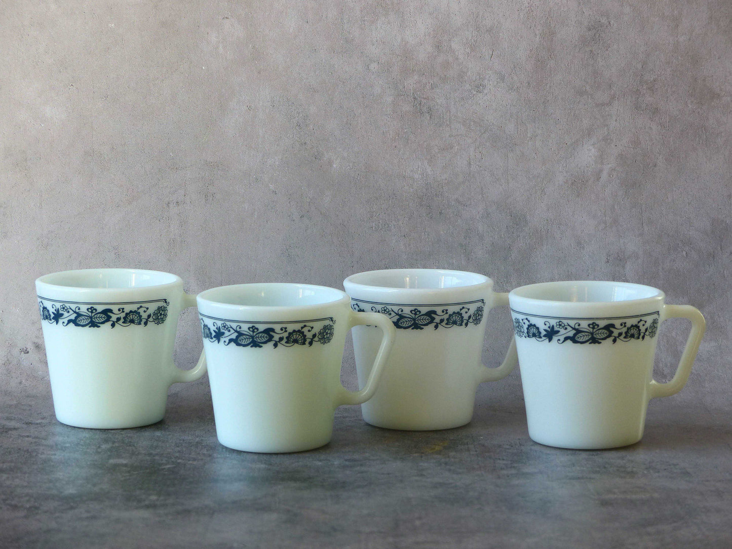 Ensemble de 4 tasses en verre de lait, PYREX