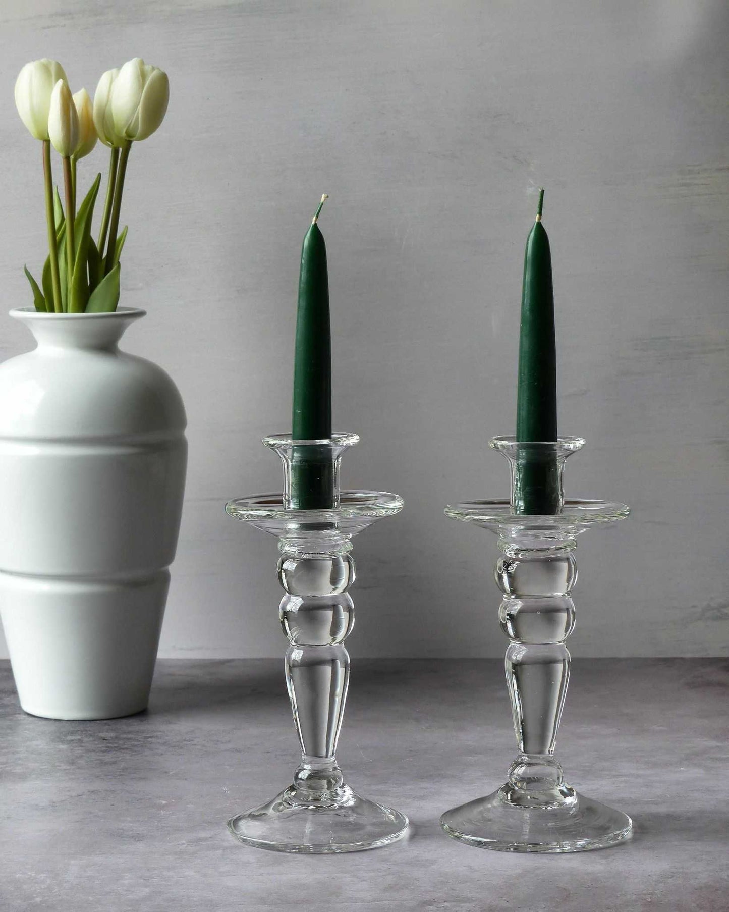 Le duo de bougeoirs en verre vintage