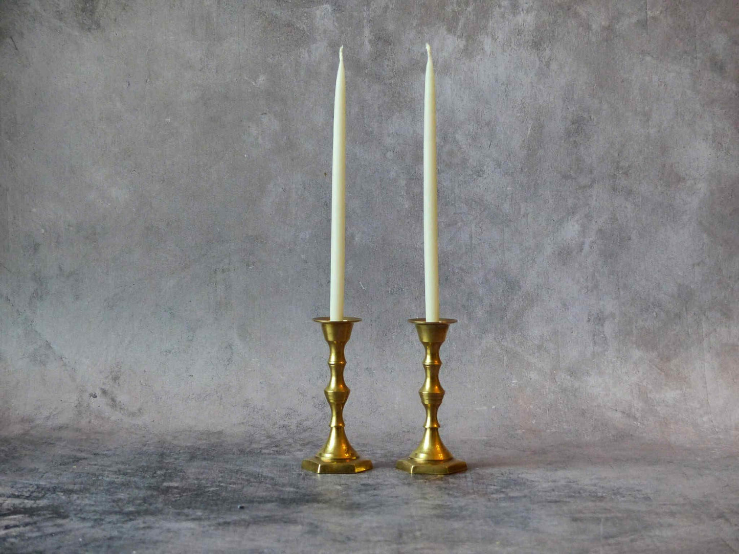 Paire de bougeoirs en laiton - Bougies incluses