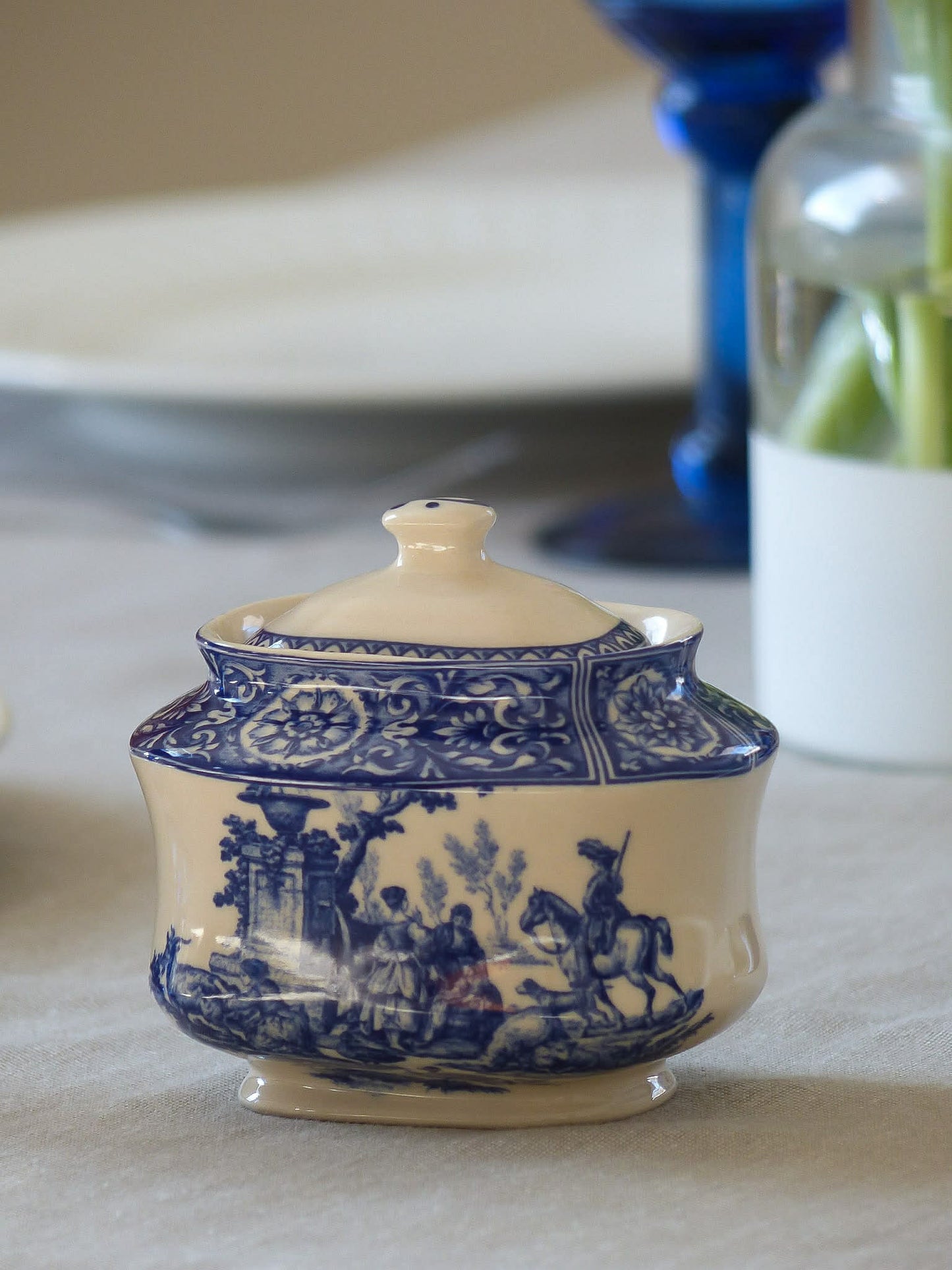 Petit coffret décoratif en céramique d’inspiration Old England - P