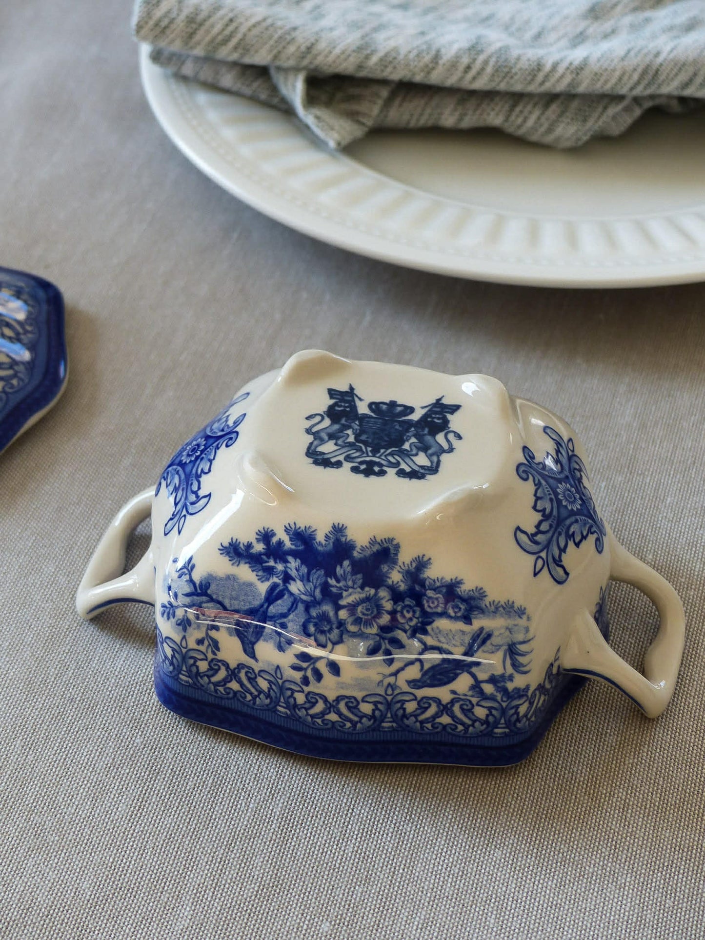 Petit coffret décoratif en céramique d’inspiration Old England - G