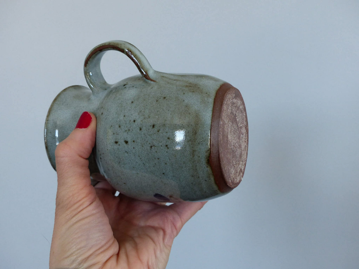 Petit crémier artisanal en grès gris-bleuté