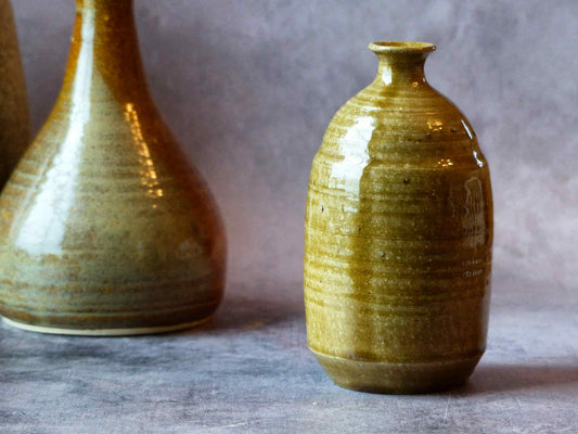 Petit vase artisanal en grès émaillé