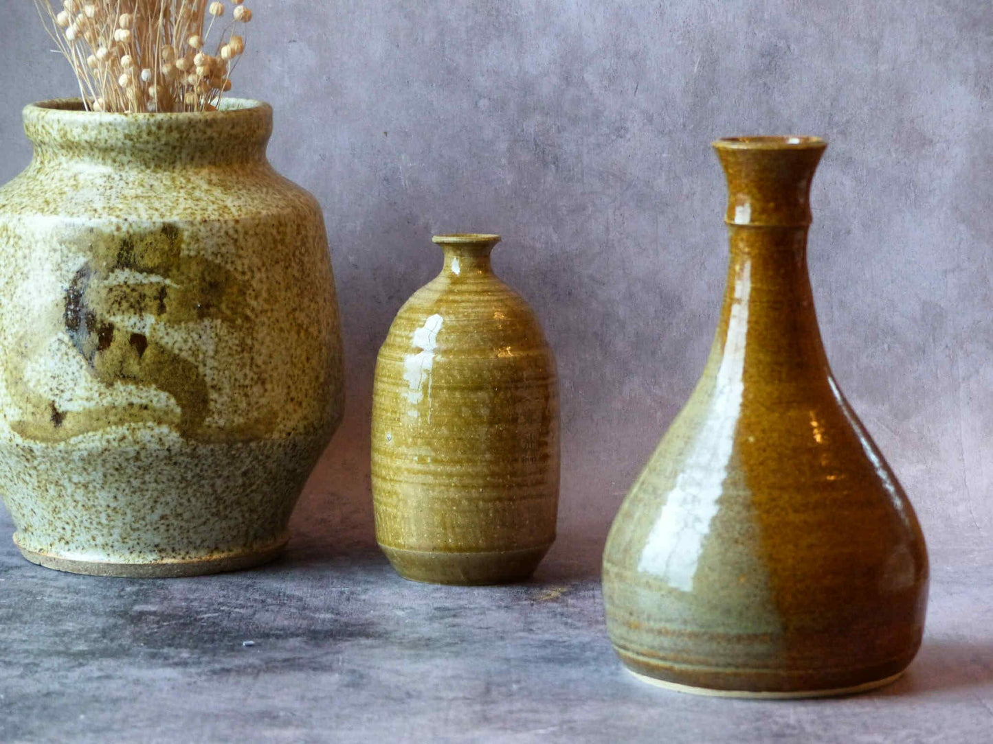 Petit vase artisanal en grès émaillé