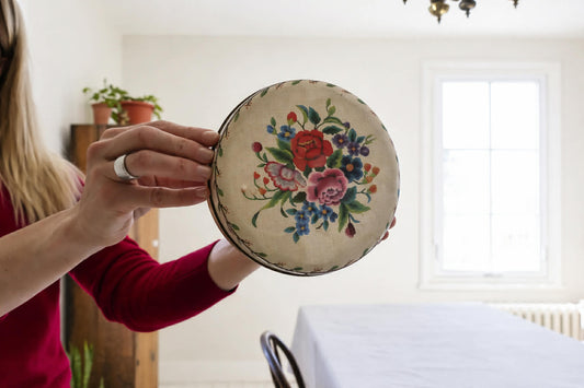 Petite boite métallique vintage à décor floral