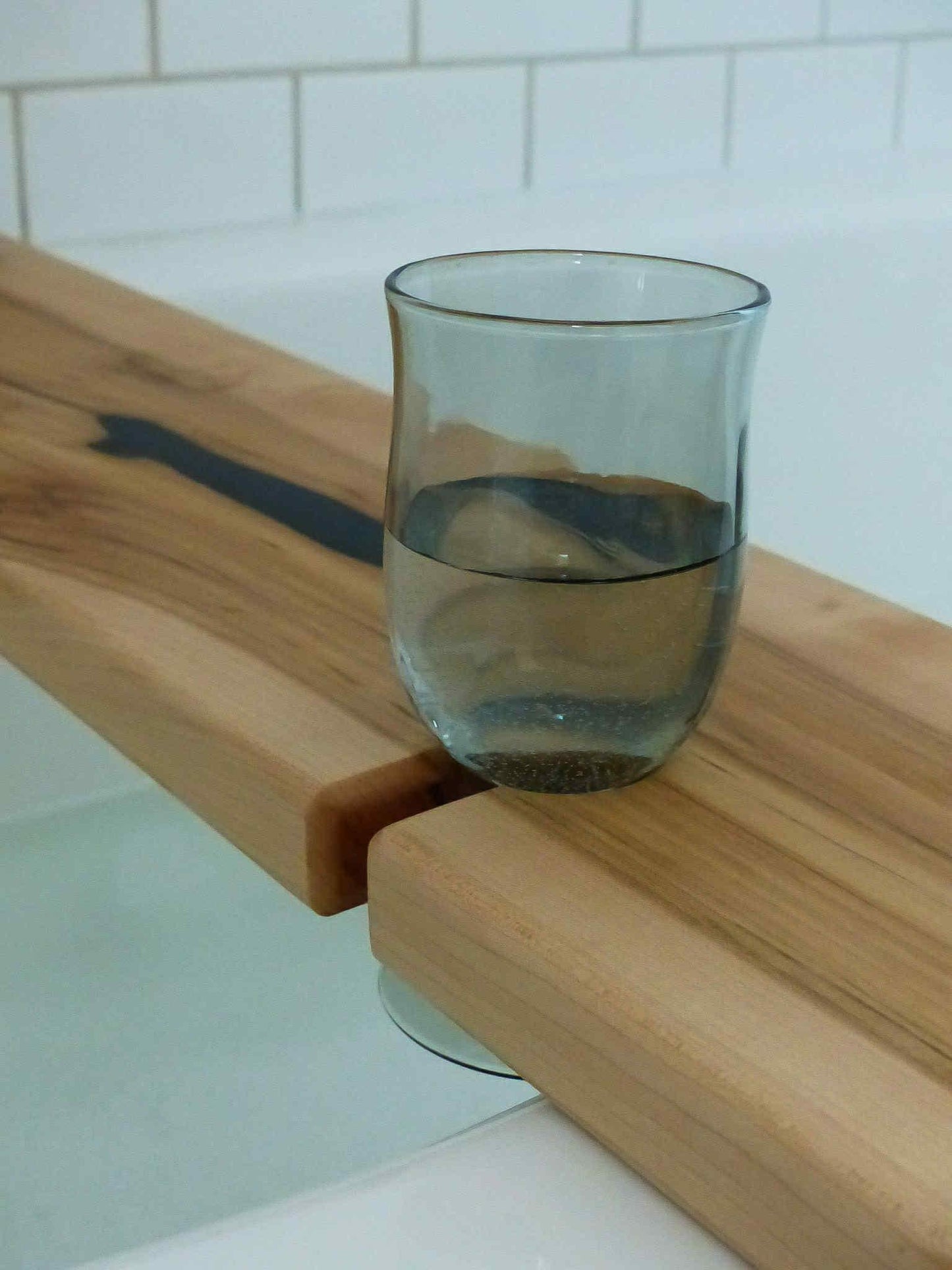 Planche pour le bain en érable et époxy