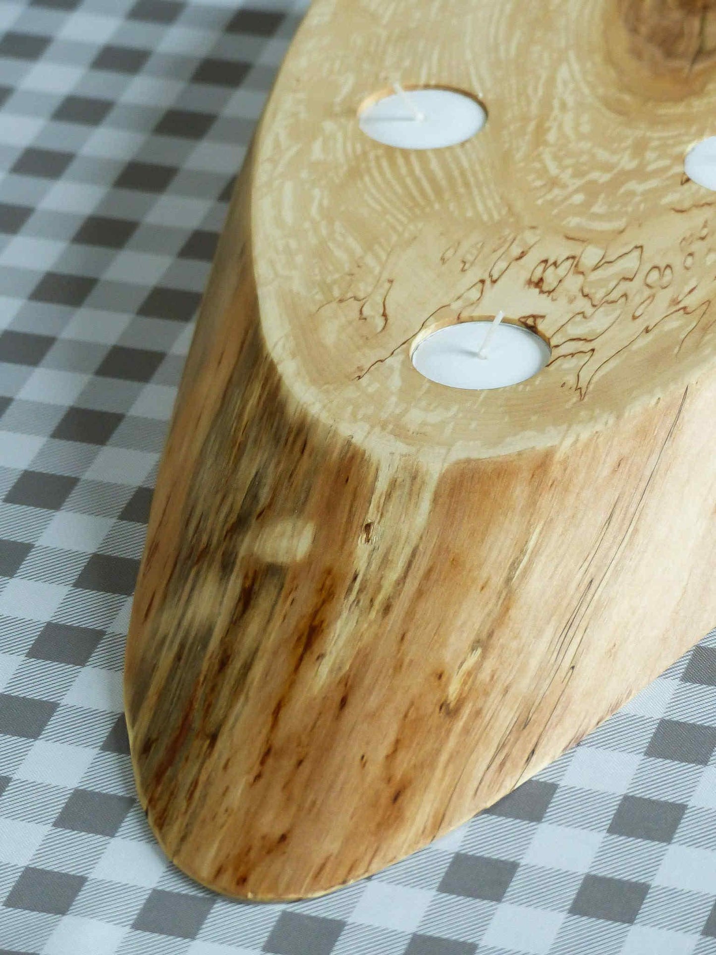 Planche porte bougies en bouleau chauffé et époxy