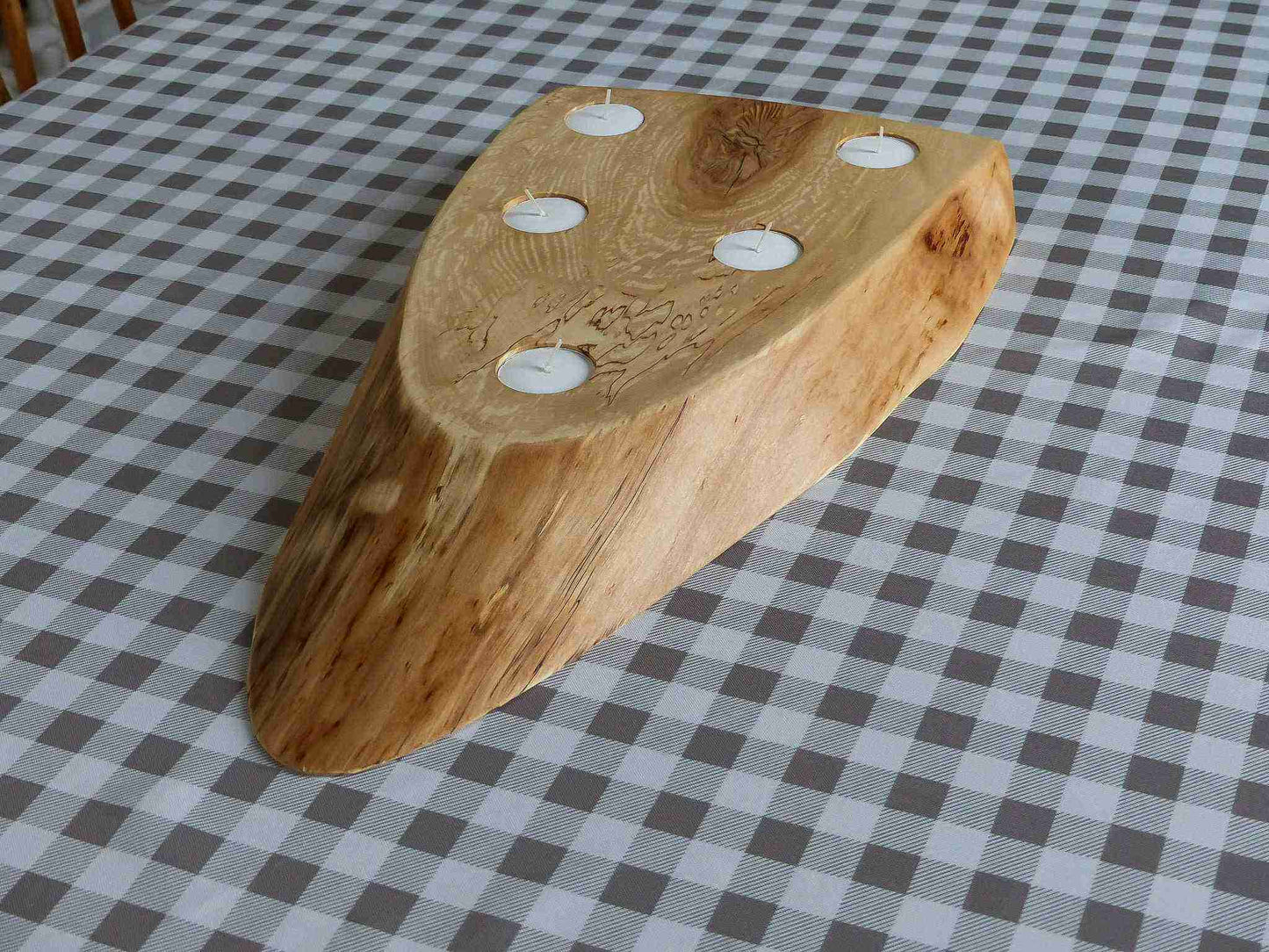 Planche porte bougies en bouleau chauffé et époxy