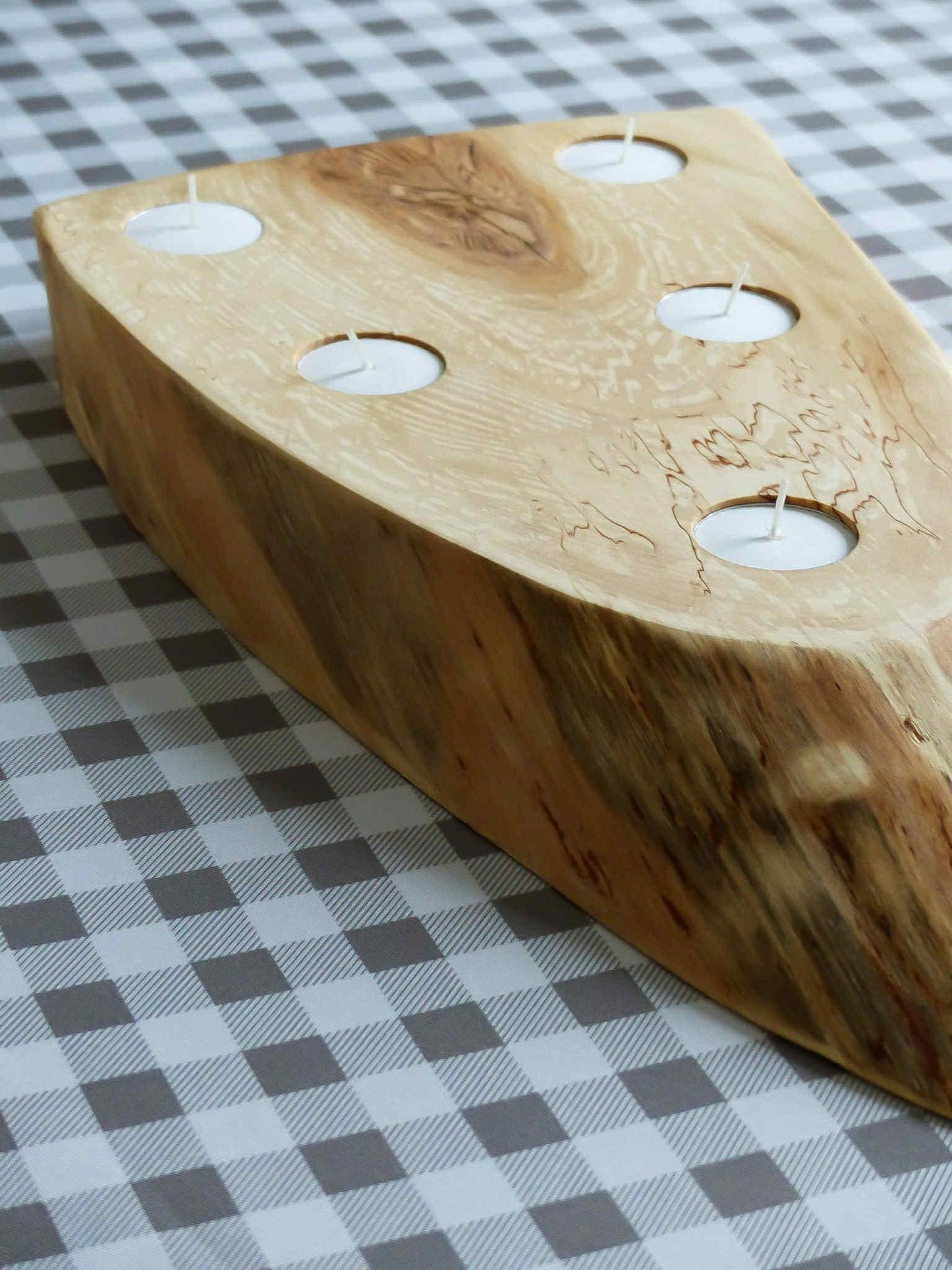 Planche porte bougies en bouleau chauffé et époxy