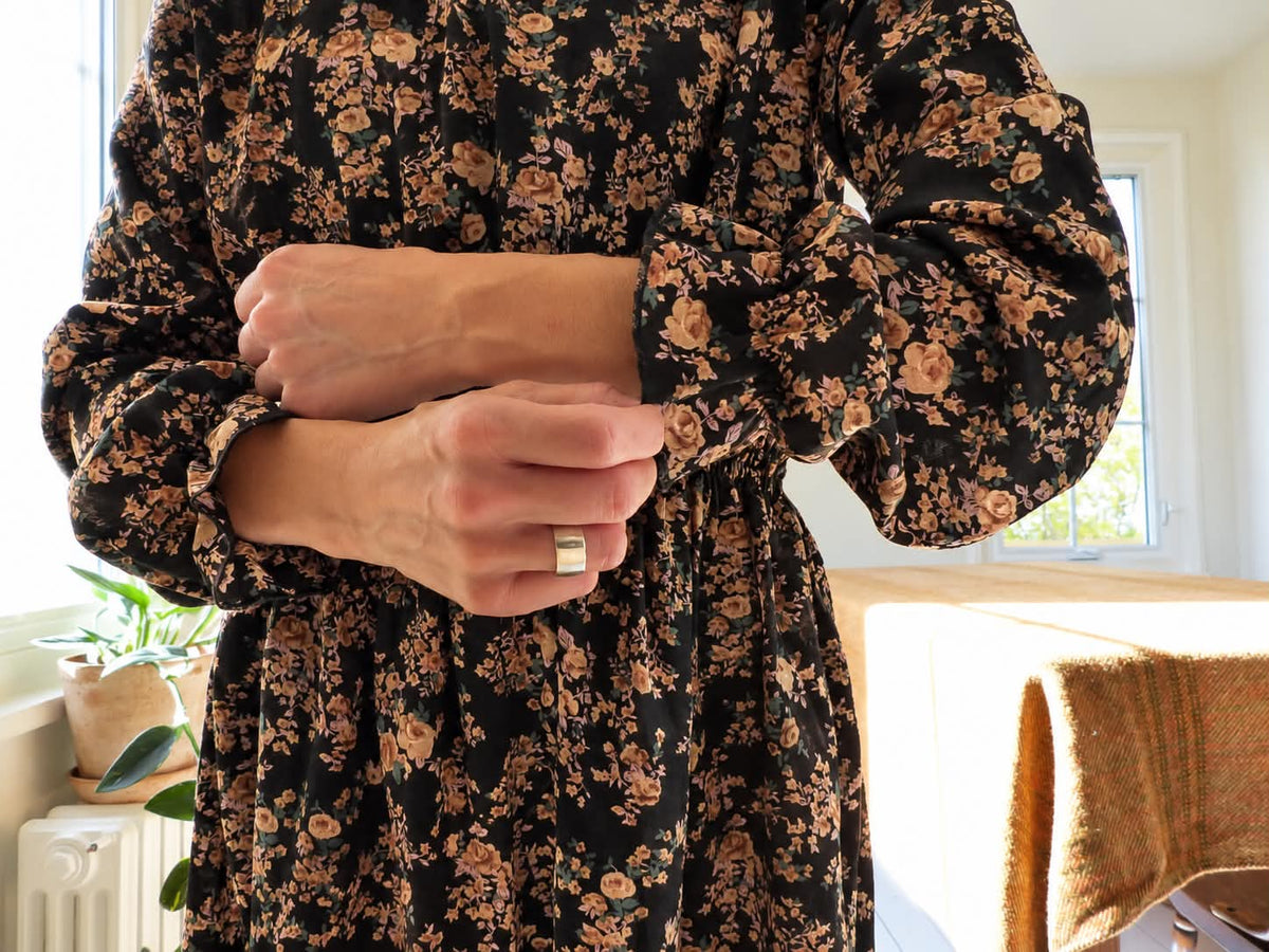 Robe fleurie noire, style vintage - SMALL