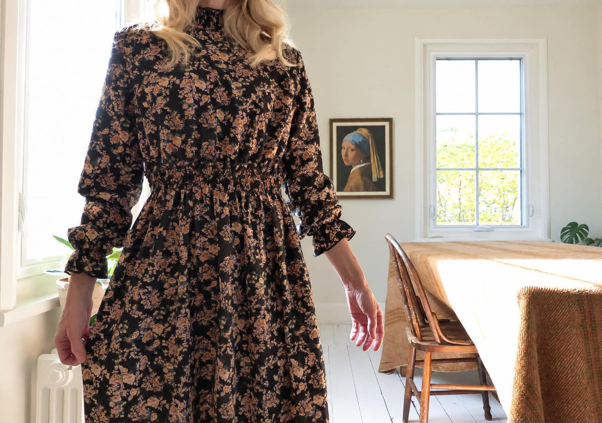 Robe fleurie noire, style vintage - SMALL