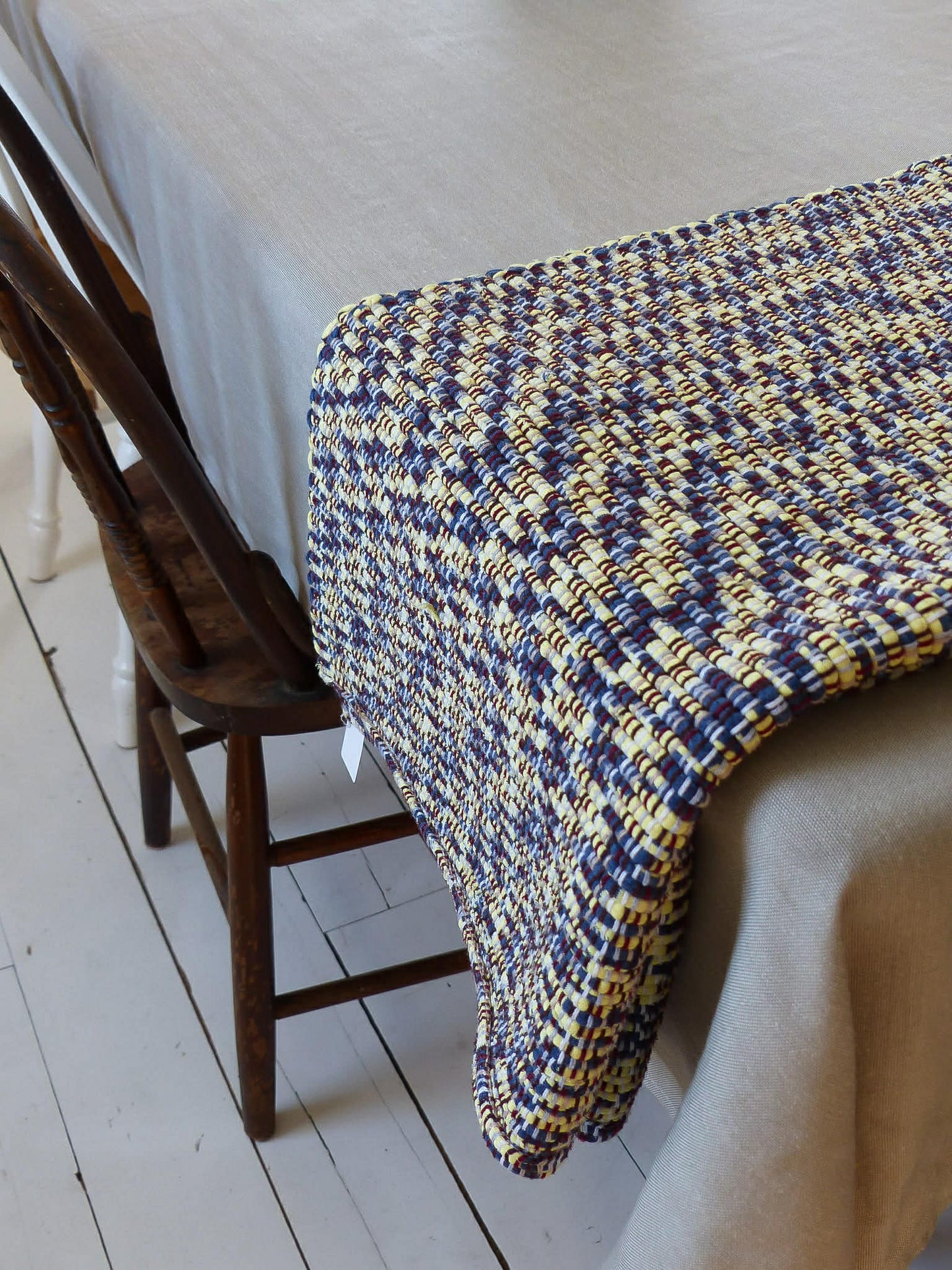 Tapis tissé vintage - tons bleu, crème et bourgogne