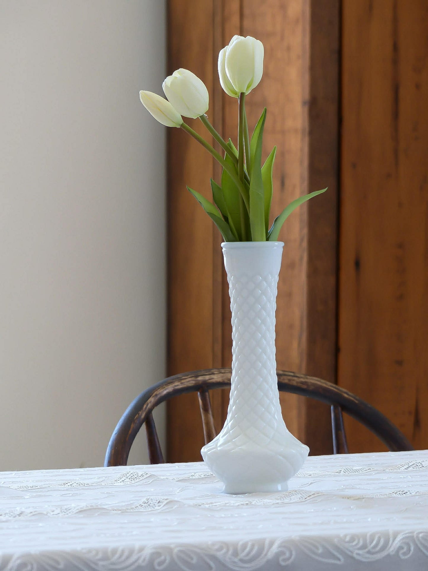 Vase à fleurs en verre de lait, E.O. BRODY